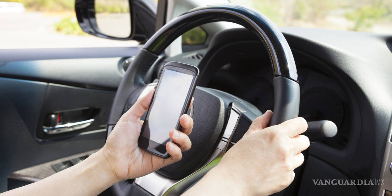 $!Se disparan 54% multas por conducir y usar celular en Saltillo