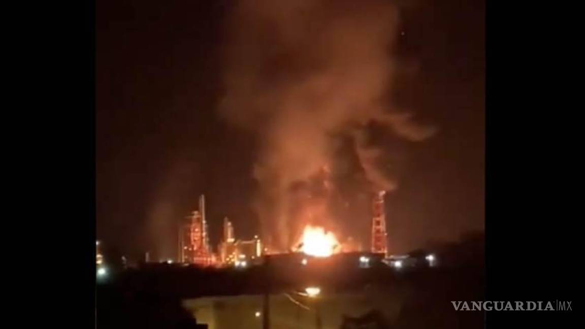 Explosión provoca incendio en Refinería Lázaro Cárdenas en Veracruz