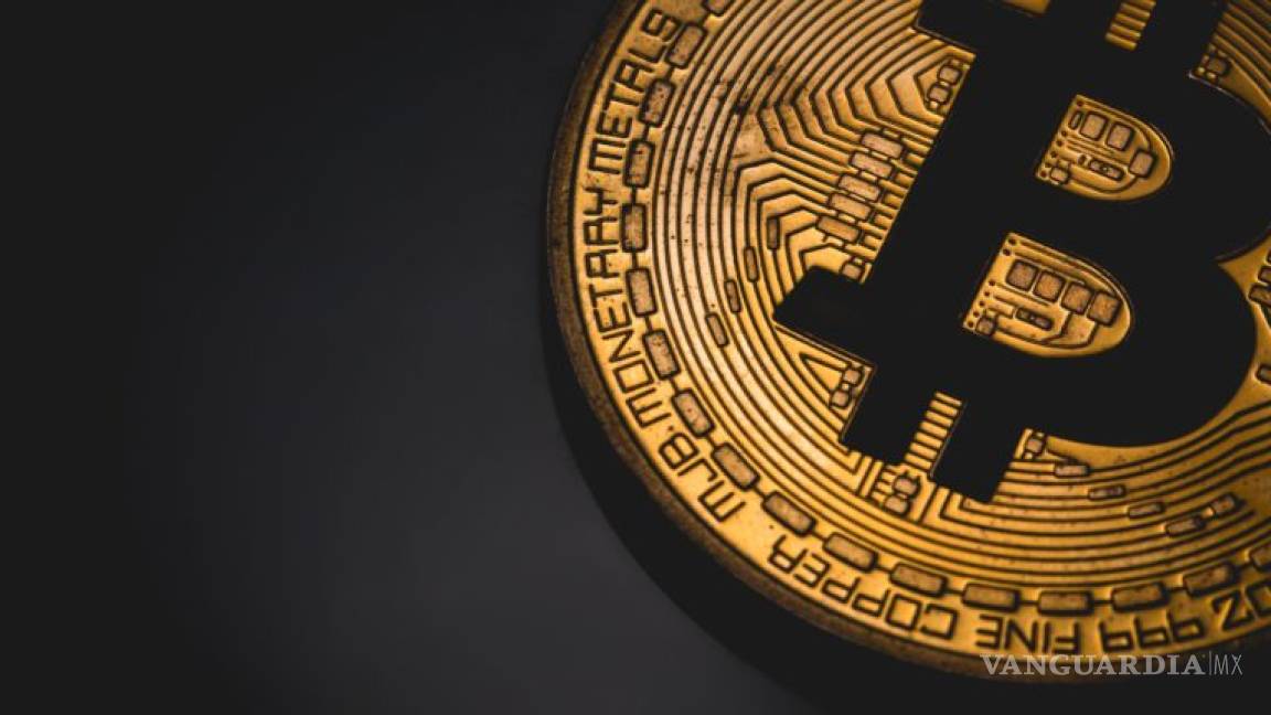 Bitcoin pierde 1,700 dólares en tres días tras dudas sobre el futuro de las criptodivisas
