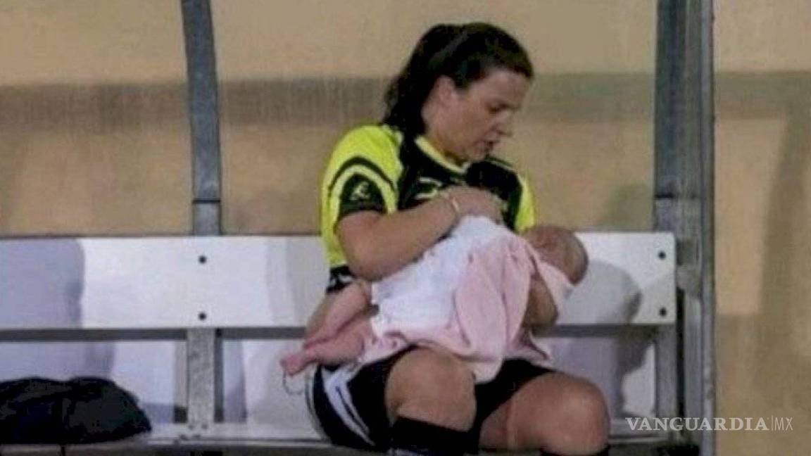Jugadora se hace viral por frenar su entrenamiento para amamantar a su bebé