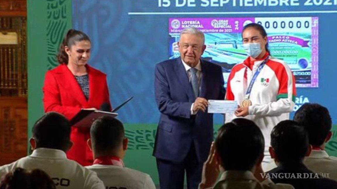 Entrega AMLO y Ana Guevara más de 783 mdp en estímulos a atletas olímpicos