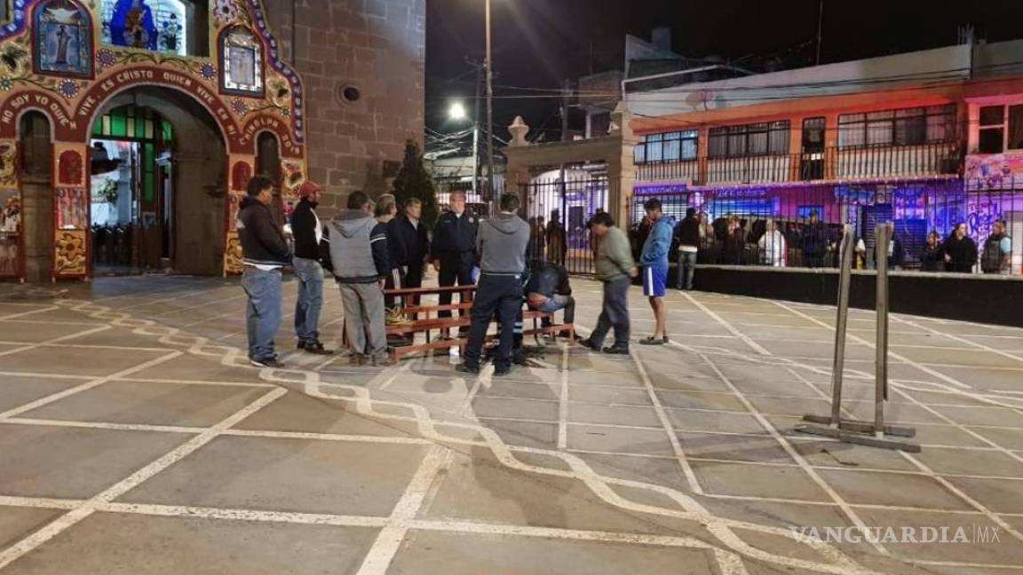 $!Intentan linchar a presunto ladrón de limosnas en Cuajimalpa; más de 100 elementos de la Secretaría Seguridad lo rescatan