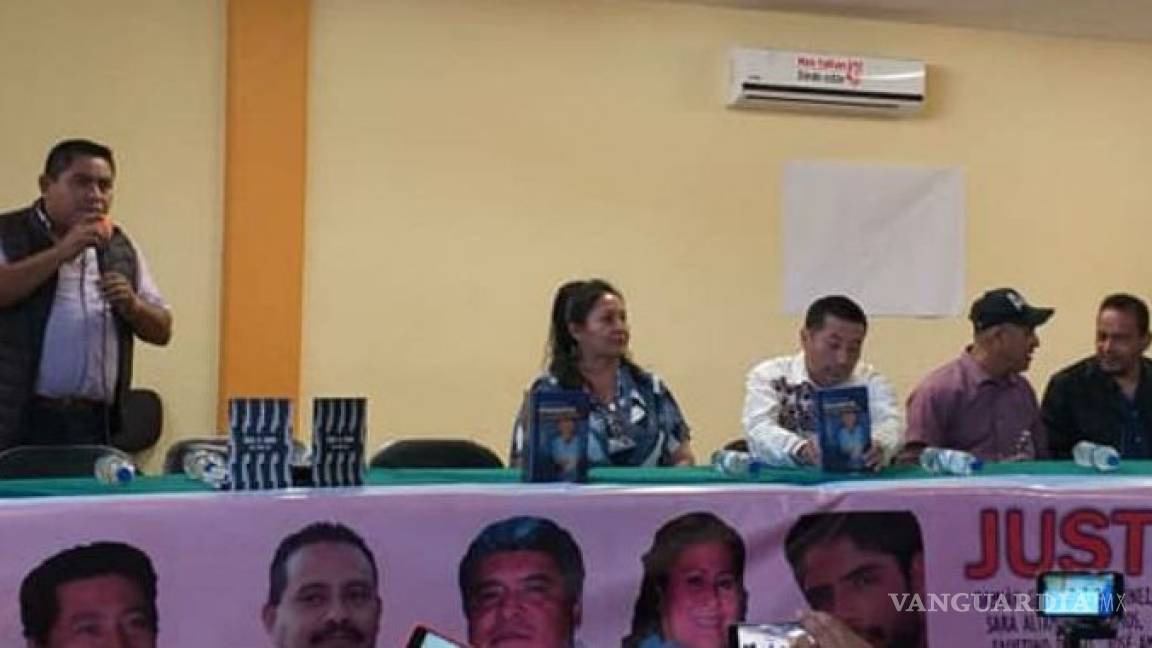 Maestros de la CNTE que salieron de prisión agradecen a AMLO