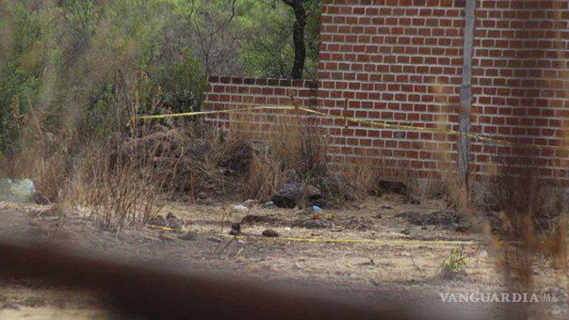 Encuentran 13 cuerpos en una fosa clandestina ubicada en una finca, en Guanajuato