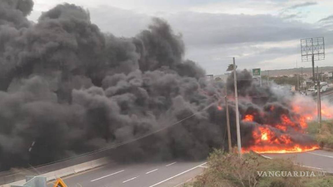 Vuelca pipa llena de combustible y provoca incendio en la autopista Veracruz-Cardel