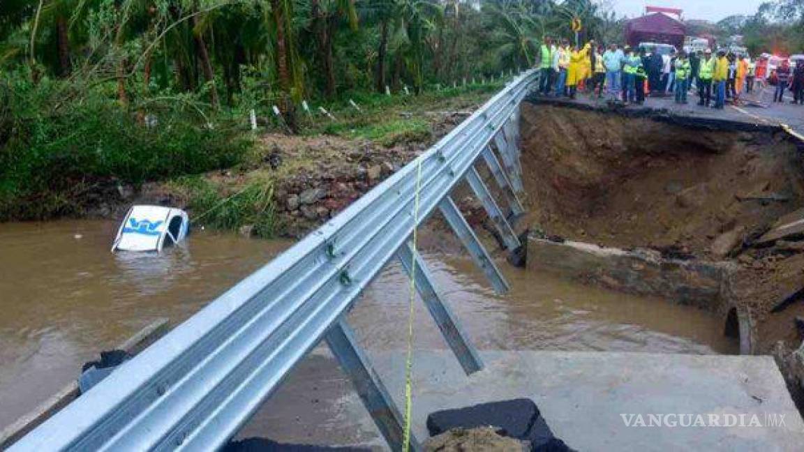 Colapsan tramos de la carretera México-Acapulco tras paso del huracán John (Video)