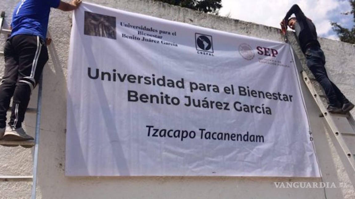 Diputados panistas cuestionan universidades de AMLO