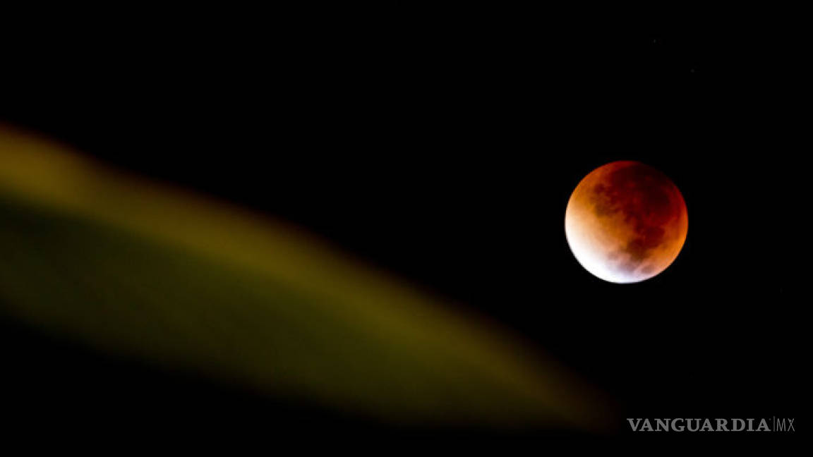 Las mejores fotos del eclipse total y la superluna de ayer
