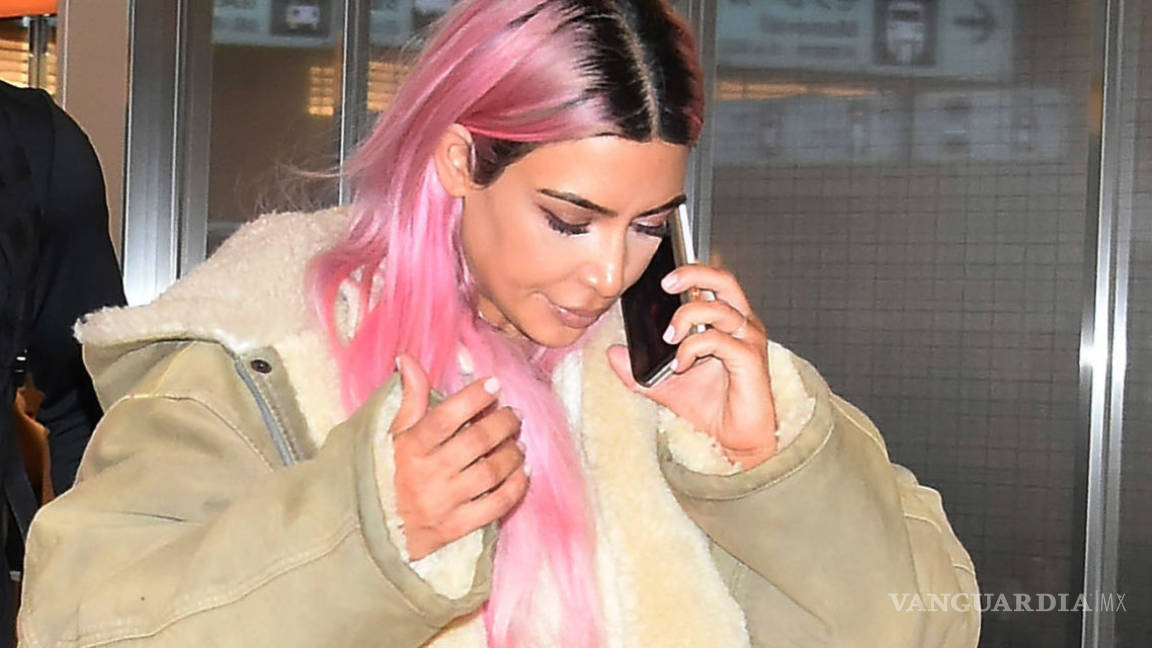 Kim Kardashian estrena look en rosa