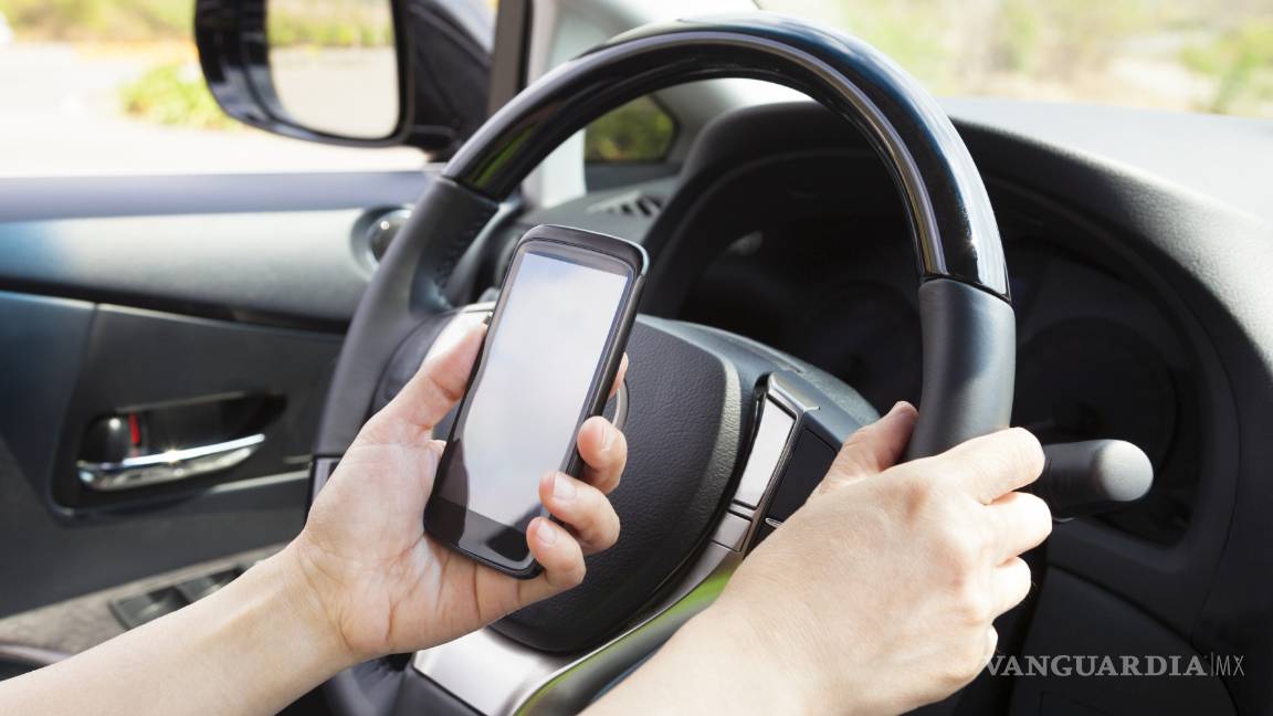 $!Se disparan 54% multas por conducir y usar celular en Saltillo