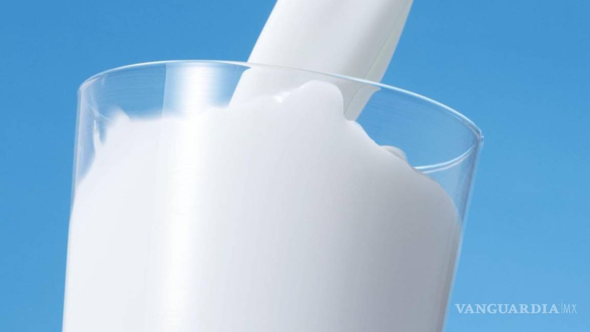 Niños que beben leche deslactosada crecen menos que los que toman leche entera
