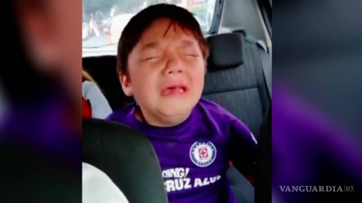 El niño que llora inconsolablemente por el Estadio Azul