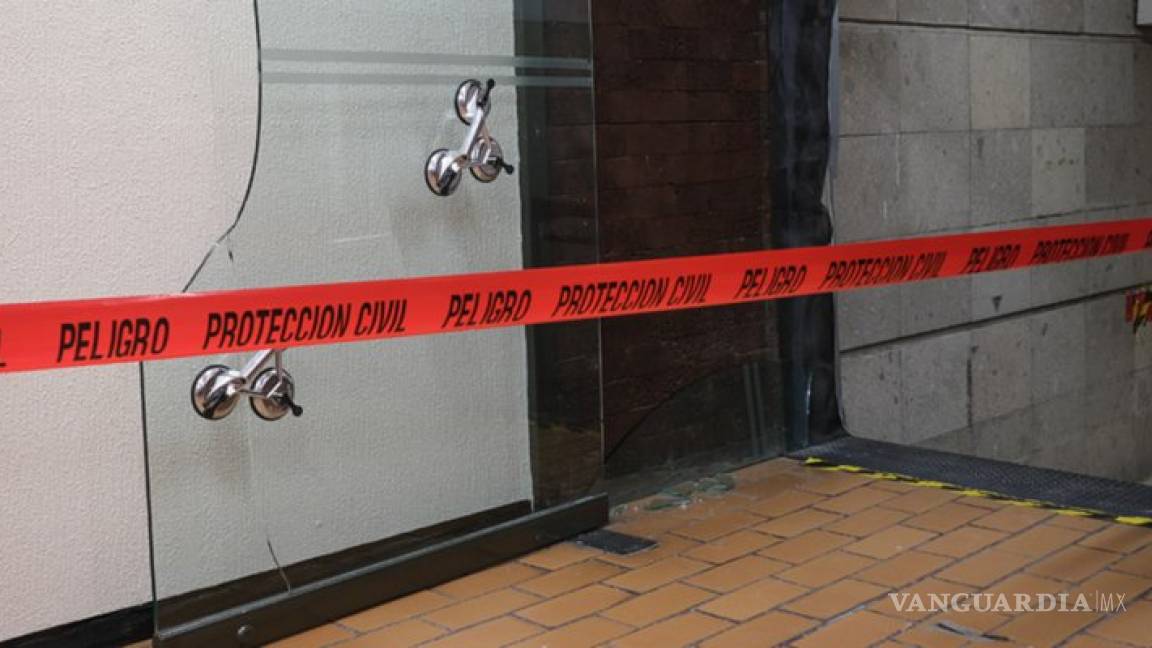 Alcaldes pagan 32 mil pesos por romper puerta de cristal en Cámara de Diputados