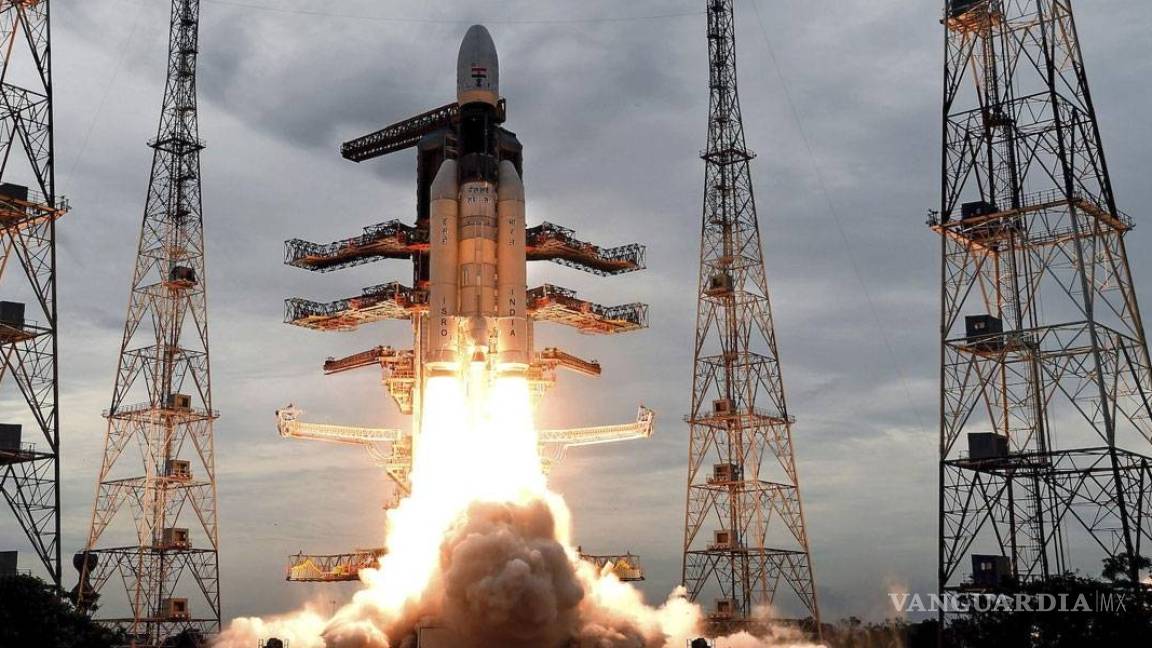 Fracasa misión lunar de India y Primer Ministro cae en llanto; el módulo se estrelló en la superficie del satélite