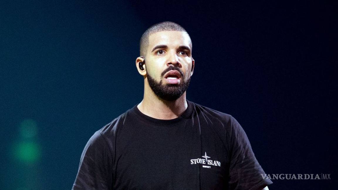 Reprende Drake en pleno concierto a un fan por manosear a mujeres