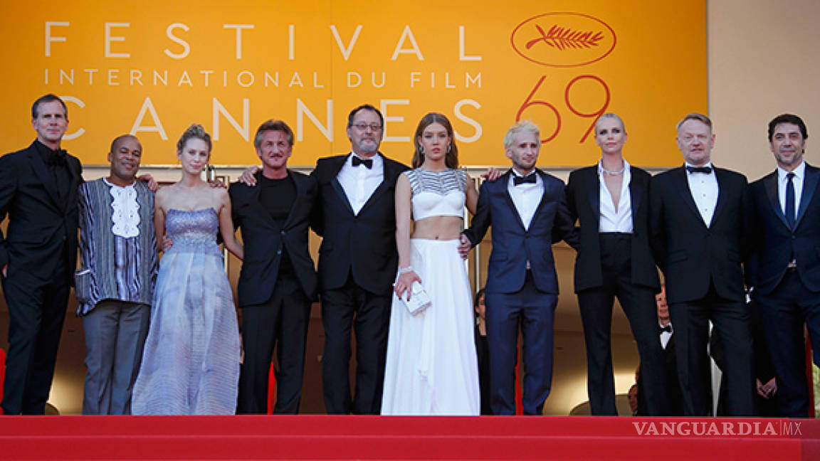 Charlize Theron y Sean Penn mantienen distancia en Cannes