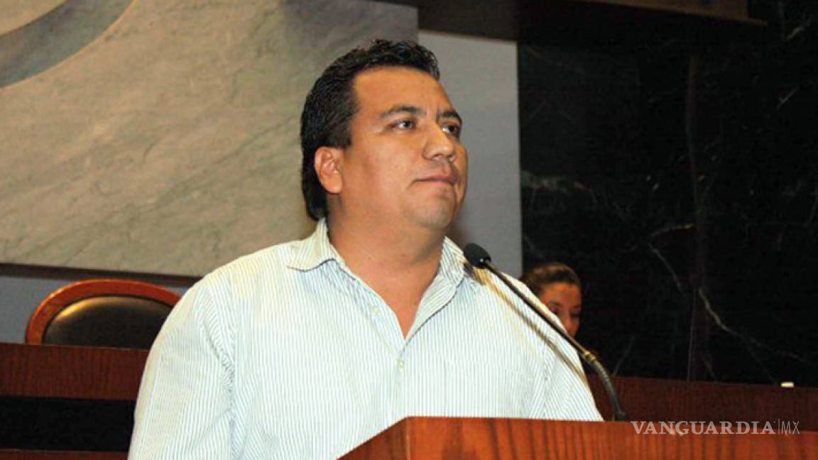 Exdiputado ligado al narco y exdirigente en Ayotzinapa cobran en nómina de Astudillo