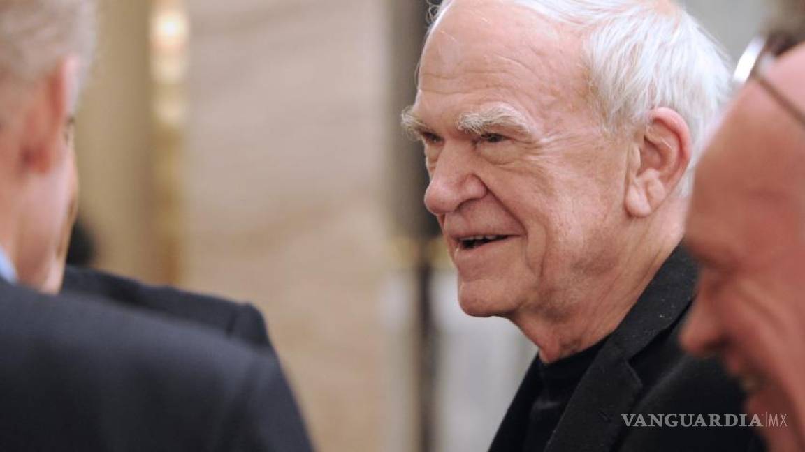Después de 40 años, Milan Kundera recupera la nacionalidad checa