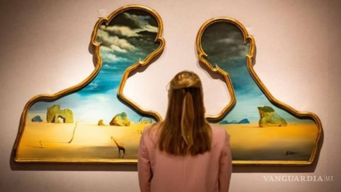 $!"Couple aux têtes pleines de nuages” de Salvador Dalí será subastada en en Londres