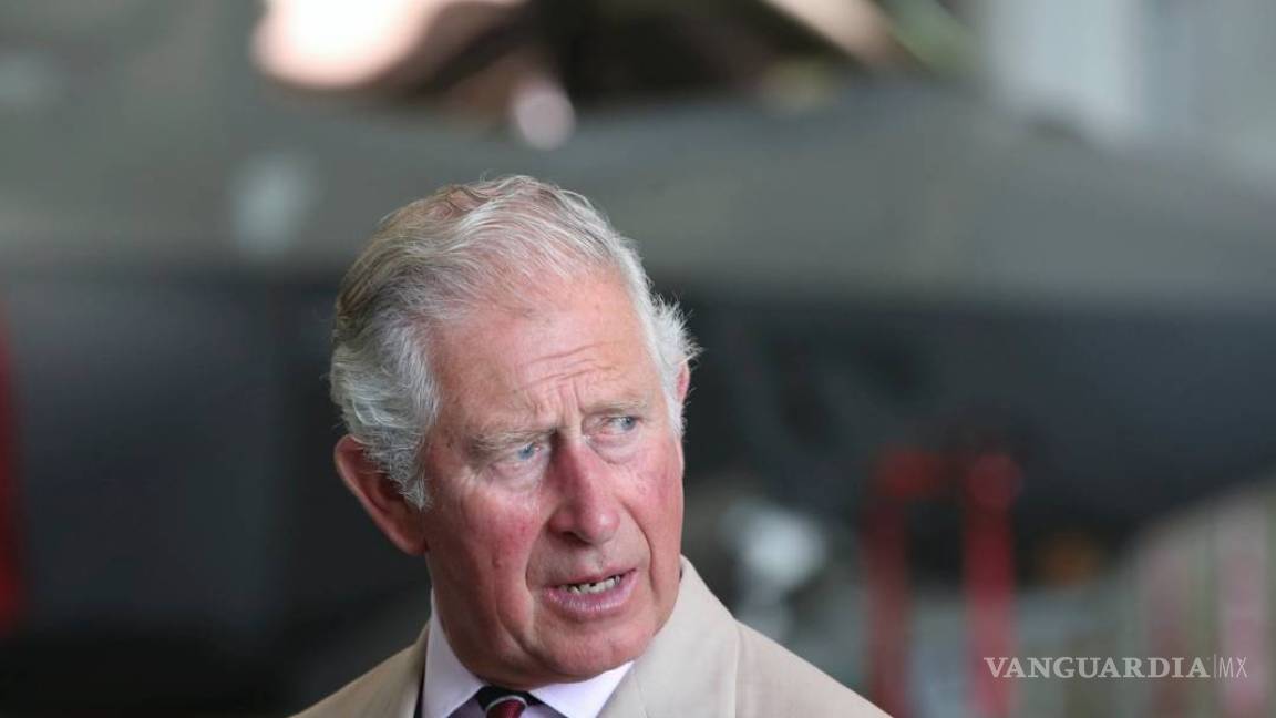 Príncipe Carlos se dice engañado por obispo acusado