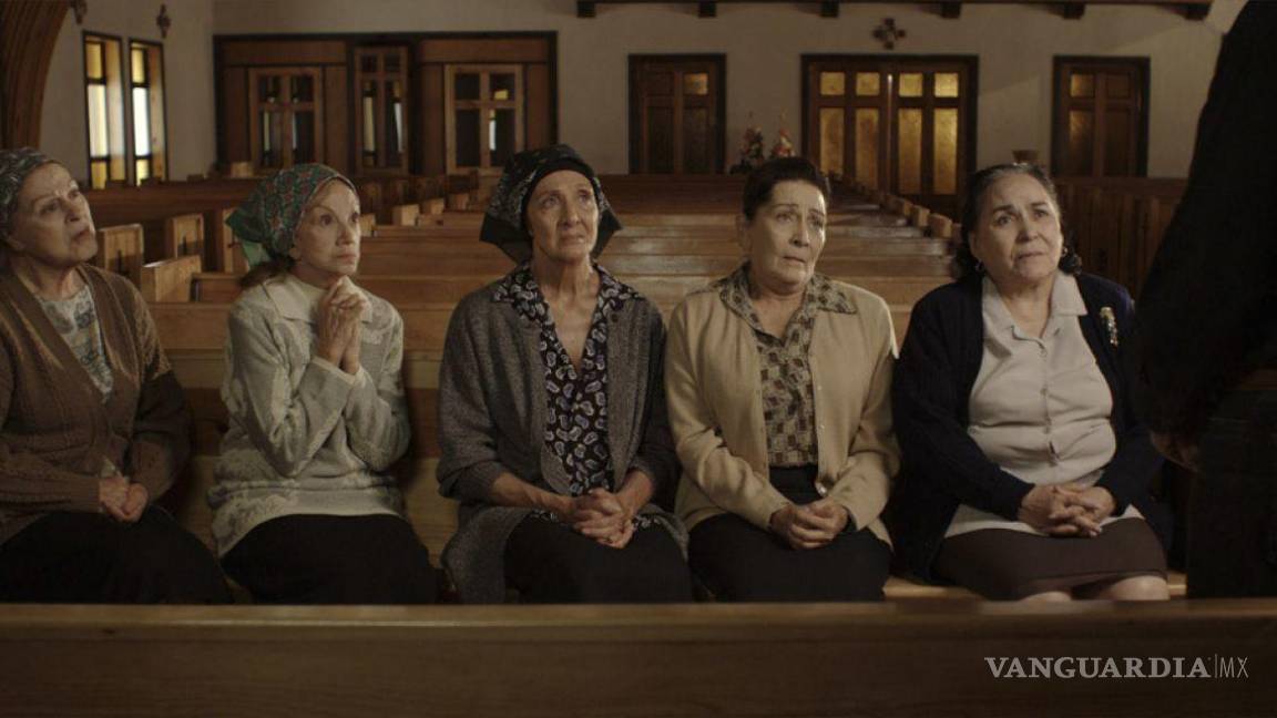 $!Ana Luisa Pelufo, Norma Lazareno, Irma Dorantes y Carmen Salinas en una escena de la película “Cartas a Elena” de Llorent Barajas. Cuartoscuro