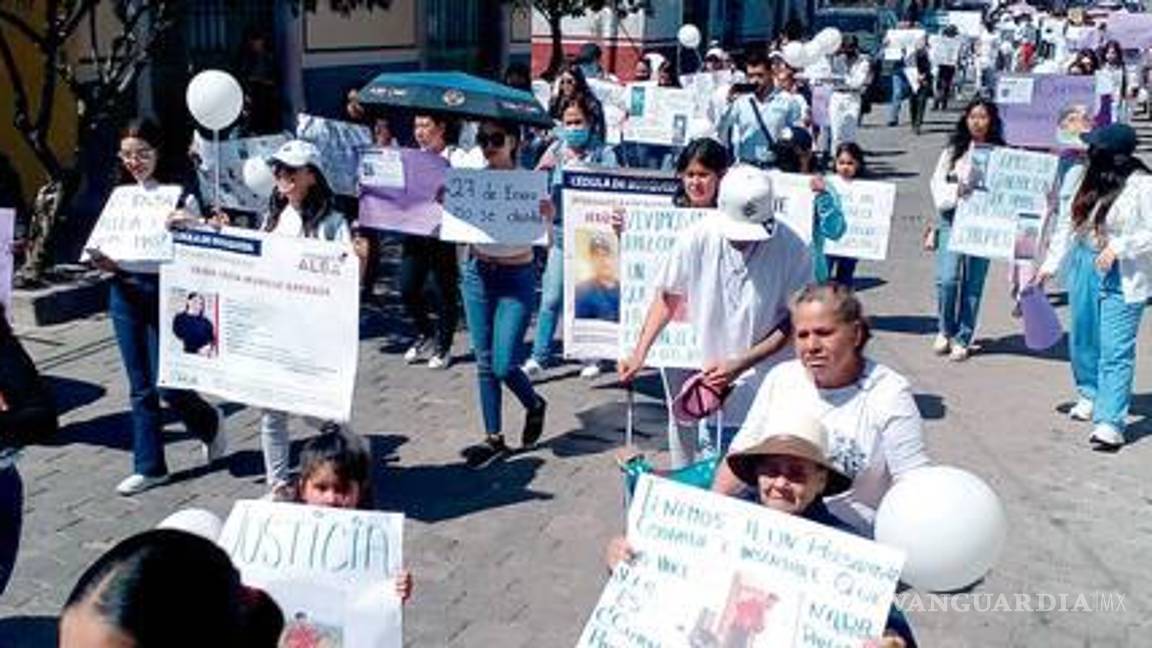 $!Realizaron hoy una marcha por la paz, la segunda del mes, para exigir a las autoridades mayor seguridad y la localización de familiares desaparecidos