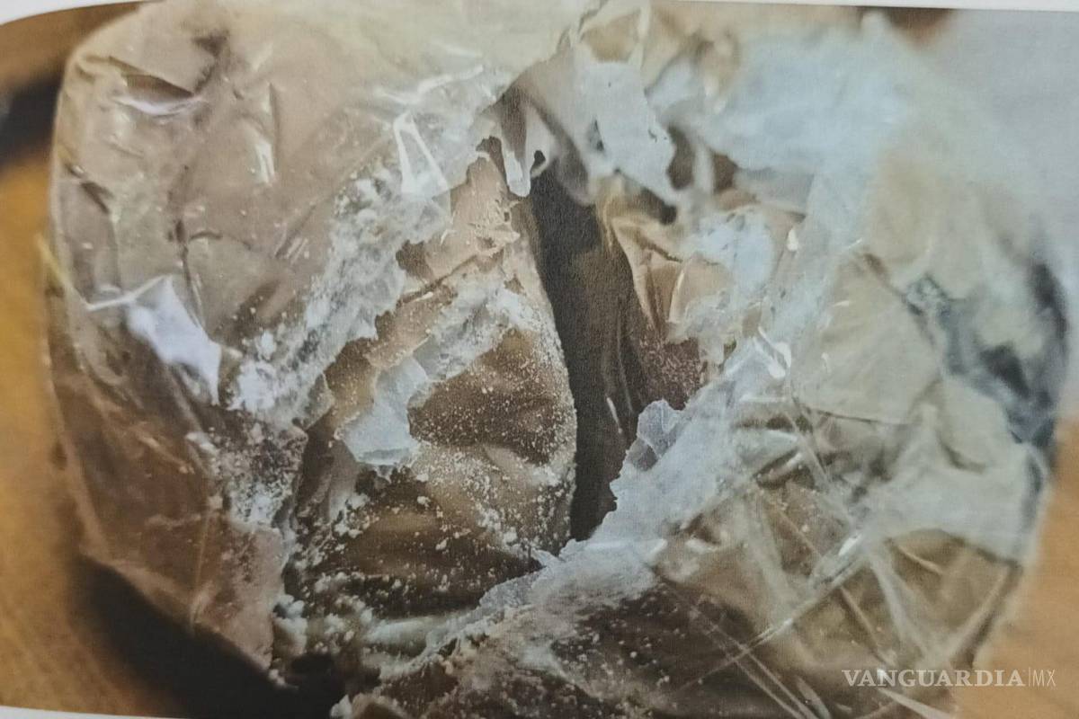 $!Paquetes de metanfetamina y cocaína incautados durante la operación contra el tráfico de drogas.