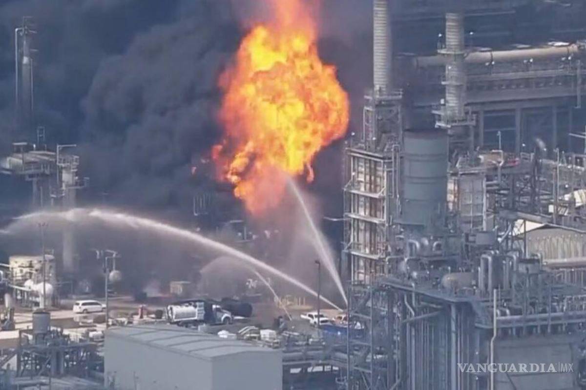 Demanda Texas a Shell por el incendio en Deer Park