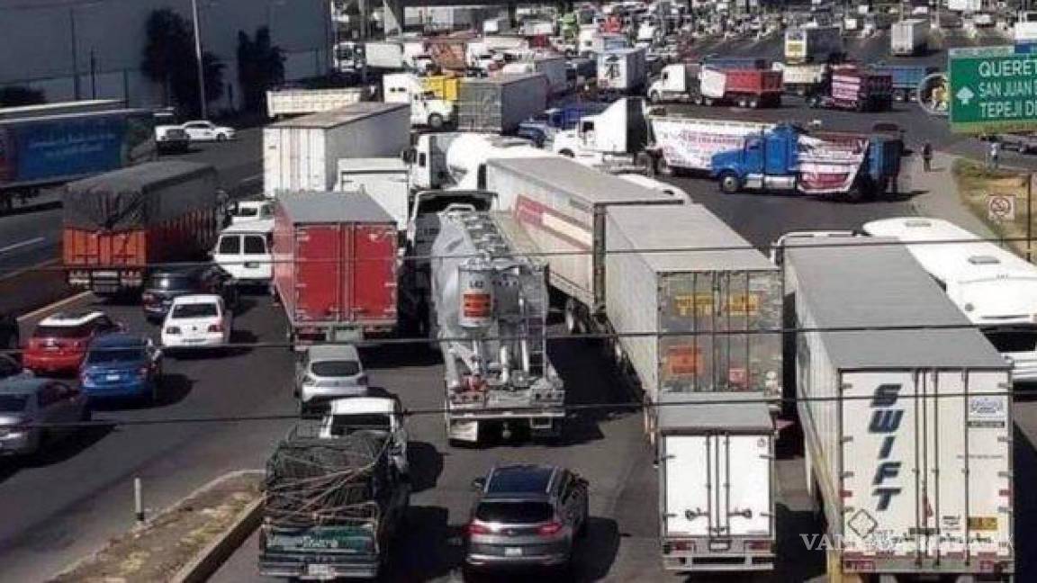 Transportistas ‘ahorcan’ la CDMX, bloquean la México-Querétaro y otras entradas