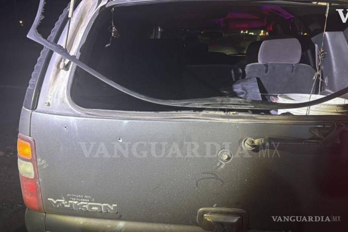 $!La camioneta Yukon en la que viajaban los coahuilenses que fueron atacados en la carretera federal 53.