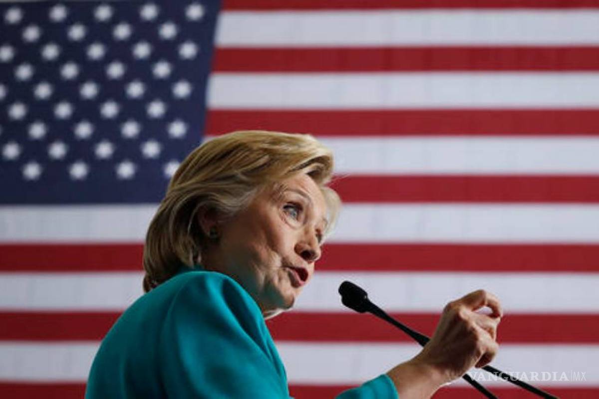 Defiende Clinton a la fundación de su familia