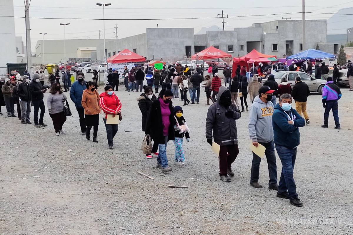 $!Módulos como el Campus Arteaga de la UAdeC no lucen con las mismas largas filas que el primer día de inoculación. FOTO: FRANCISCO MUÑIZ