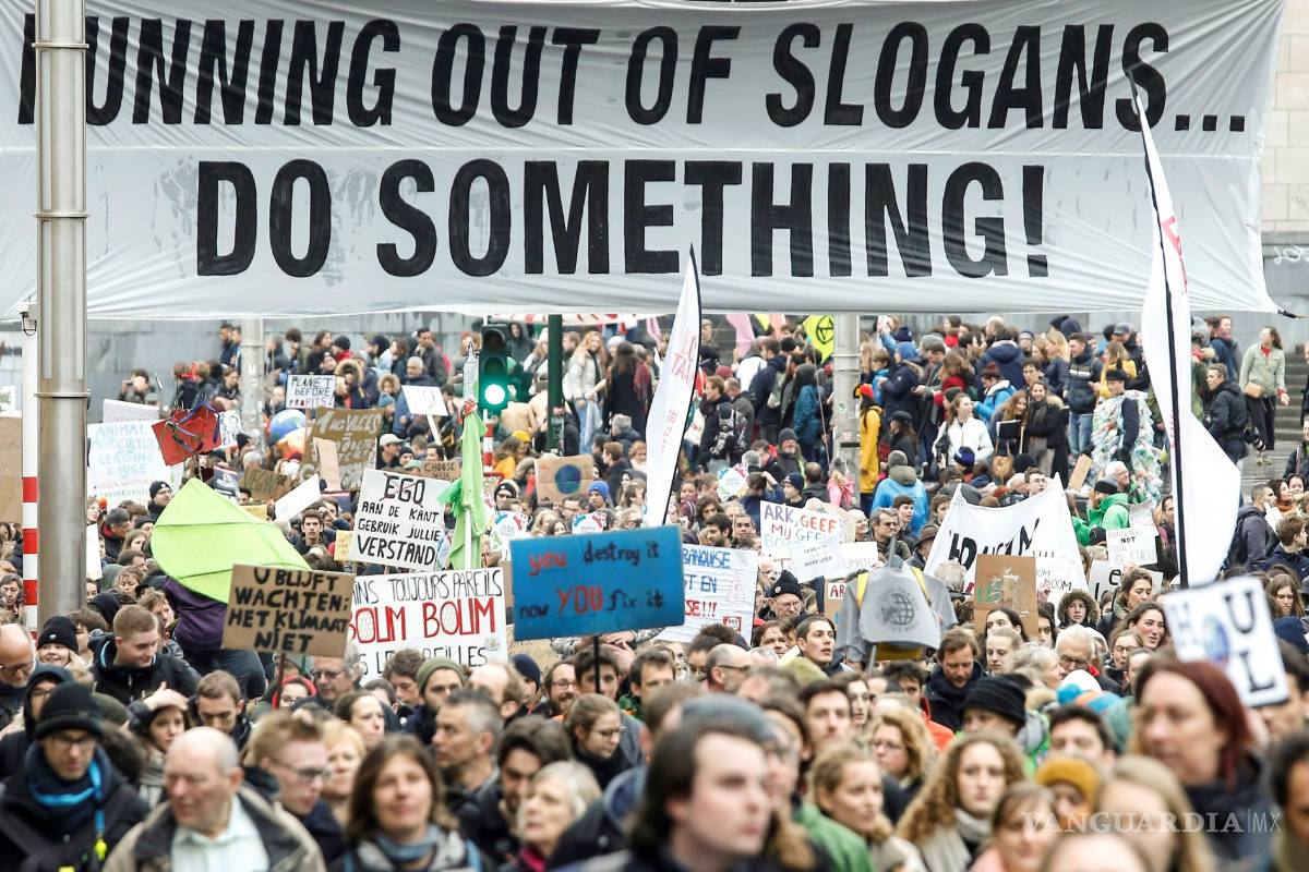 $!Jóvenes marchan en todo mundo para exigir políticas contra cambio climático