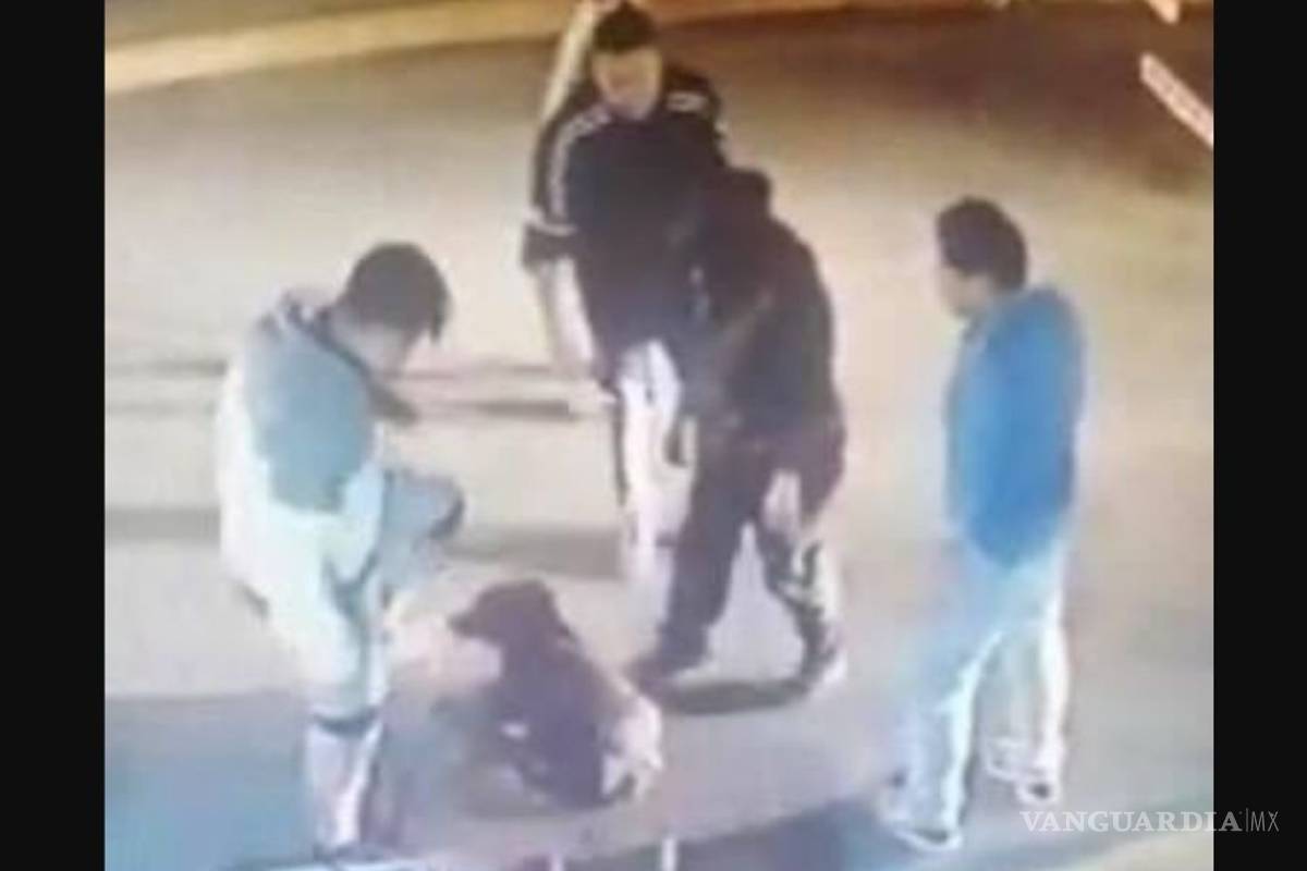 Padre e hijo apuñalaron hasta 18 veces a un perro, en el Edomex