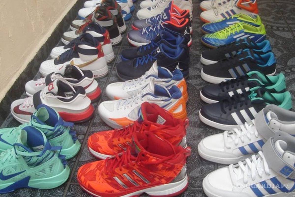 Asaltantes roban tienda de tenis, pero solo se llevan los izquierdos