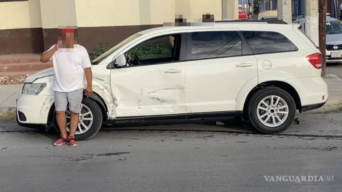 $!Conductores permanecieron en el lugar mientras llegaban las autoridades de tránsito.