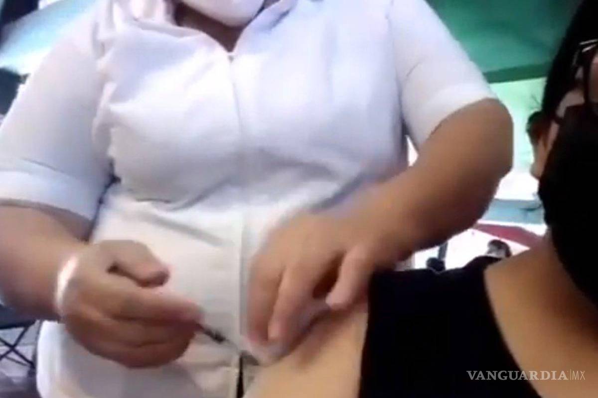 Denuncian a enfermera que simuló aplicar vacuna contra COVID en Veracruz