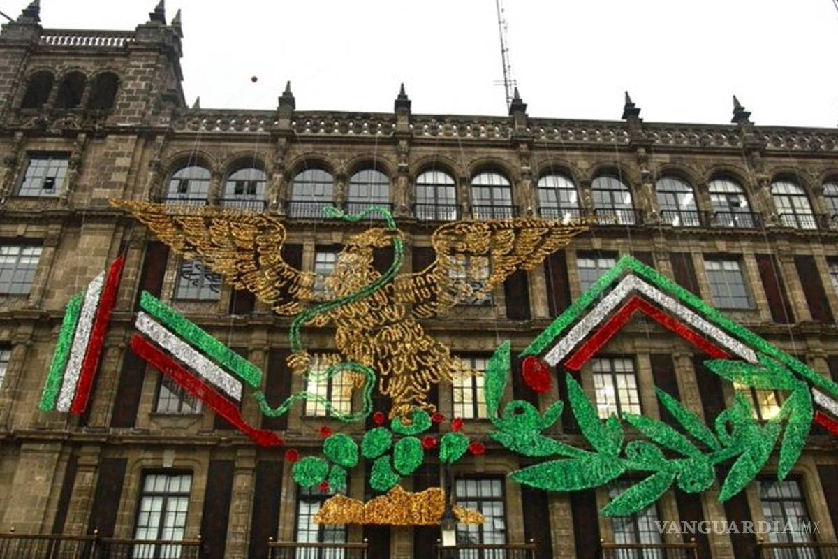 Águila juarista en el Zócalo contradice la ley, el Escudo Nacional nunca podrá modificarse