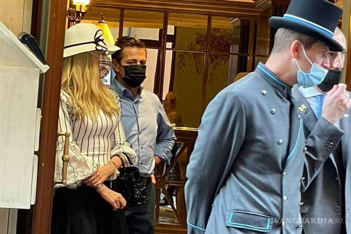 Le gritan ‘ratero’ a Peña Nieto en Roma, cuando salía con su pareja Tania Ruiz