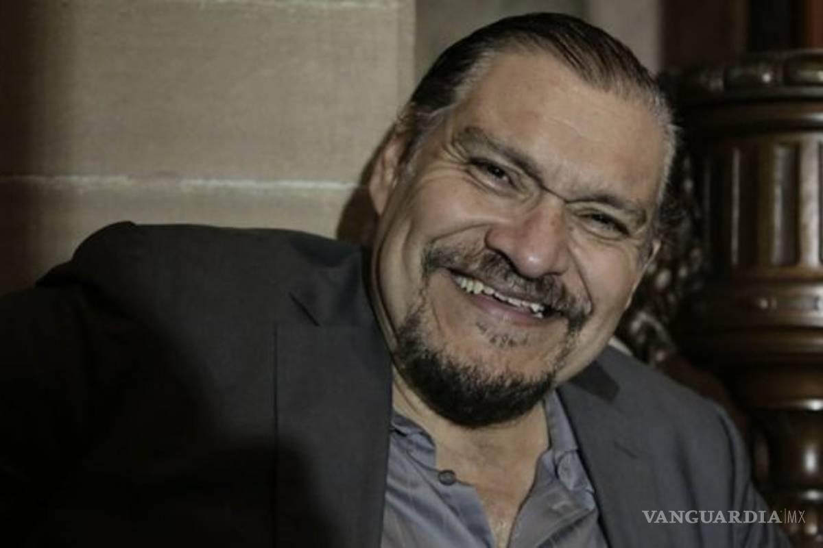 Captan a 'El Cochiloco' enfiestado y ligando a chava 30 años menor