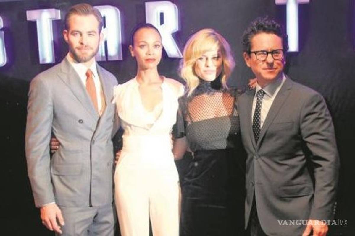 J.J. Abrams y actores de 'Star Trek' firman contra Trump