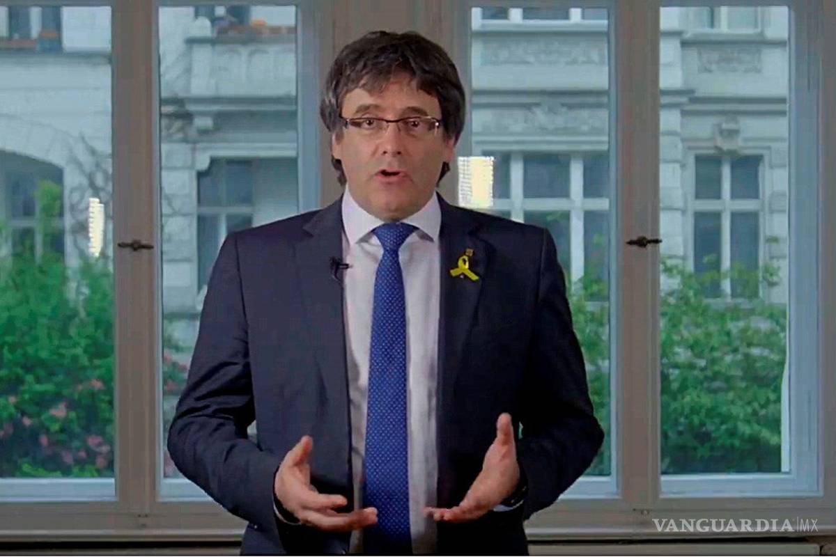 Renuncia Puigdemont a la presidencia de Cataluña y propone a Quim Torra