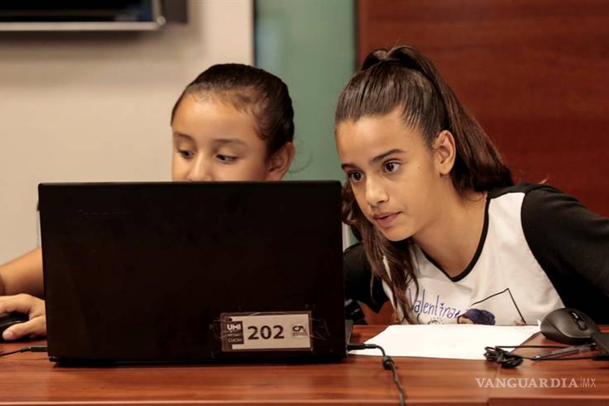 Mentoras motivan a 900 niñas mexicanas a estudiar ciencias e ingenierías