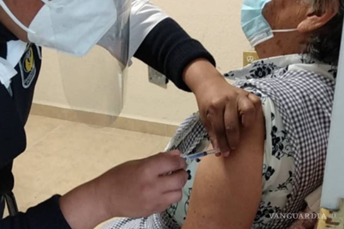 Inicia vacunación contra Covid-19 en asilos de CDMX y para adultos mayores postrados