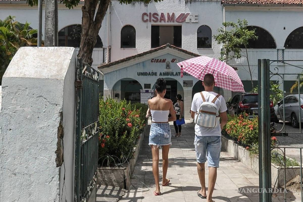 Entre protestas, practican aborto en niña de 10 años violada en Brasil