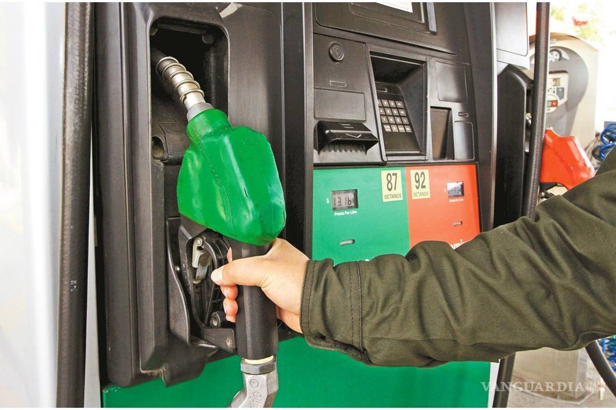 Hacienda evita gasolinazo, da estímulo fiscal a la Magna