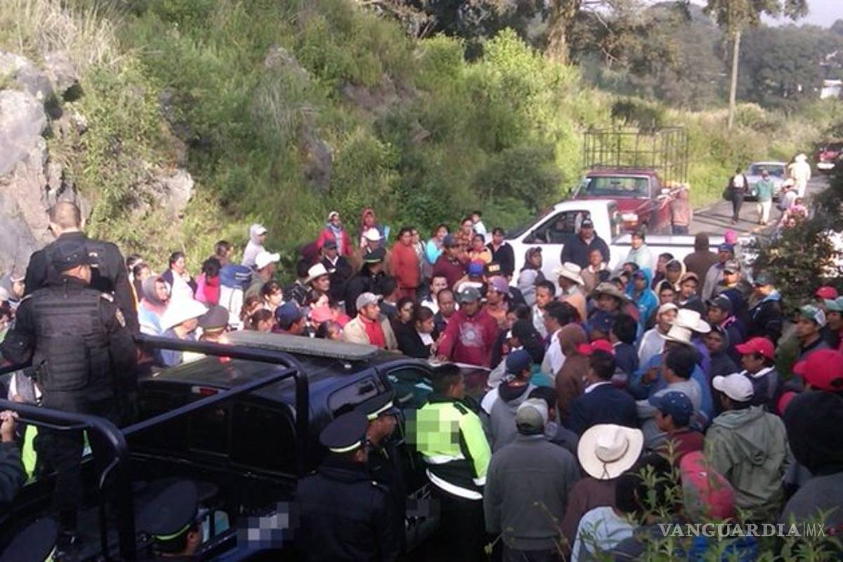 Mujer acusó de violación a taxista para no pagar; vecinos casi lo matan