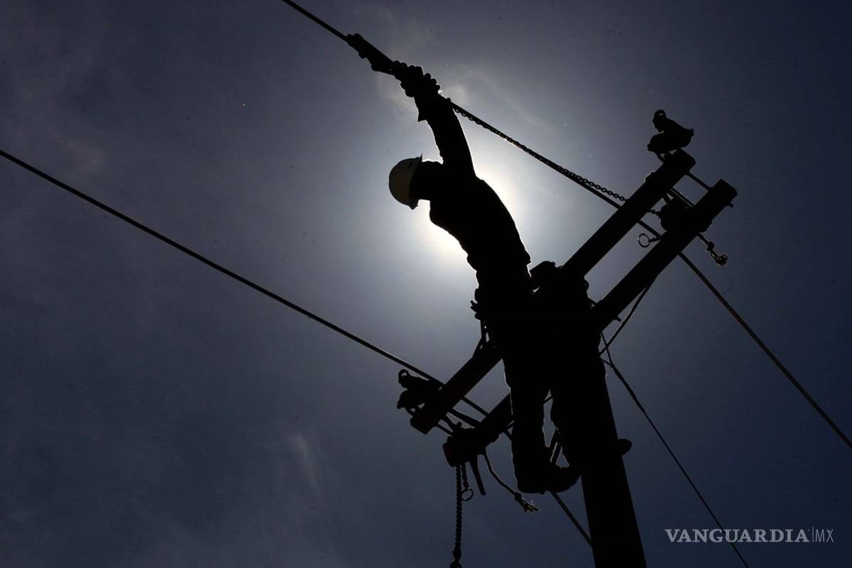 Juez federal suspende, por ahora, reforma eléctrica impulsada por AMLO