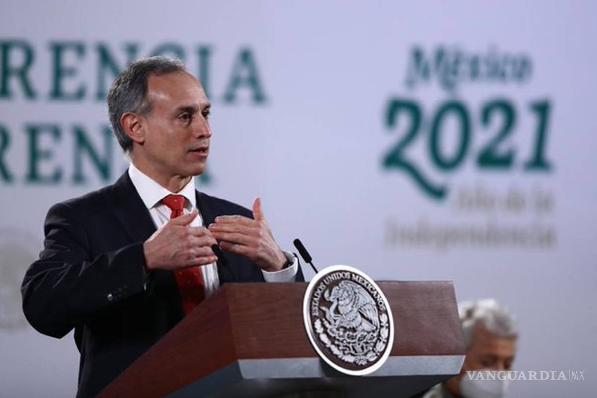 Gatell defiende a la vacuna rusa Sputnik V, 'es segura y eficaz en adultos mayores'