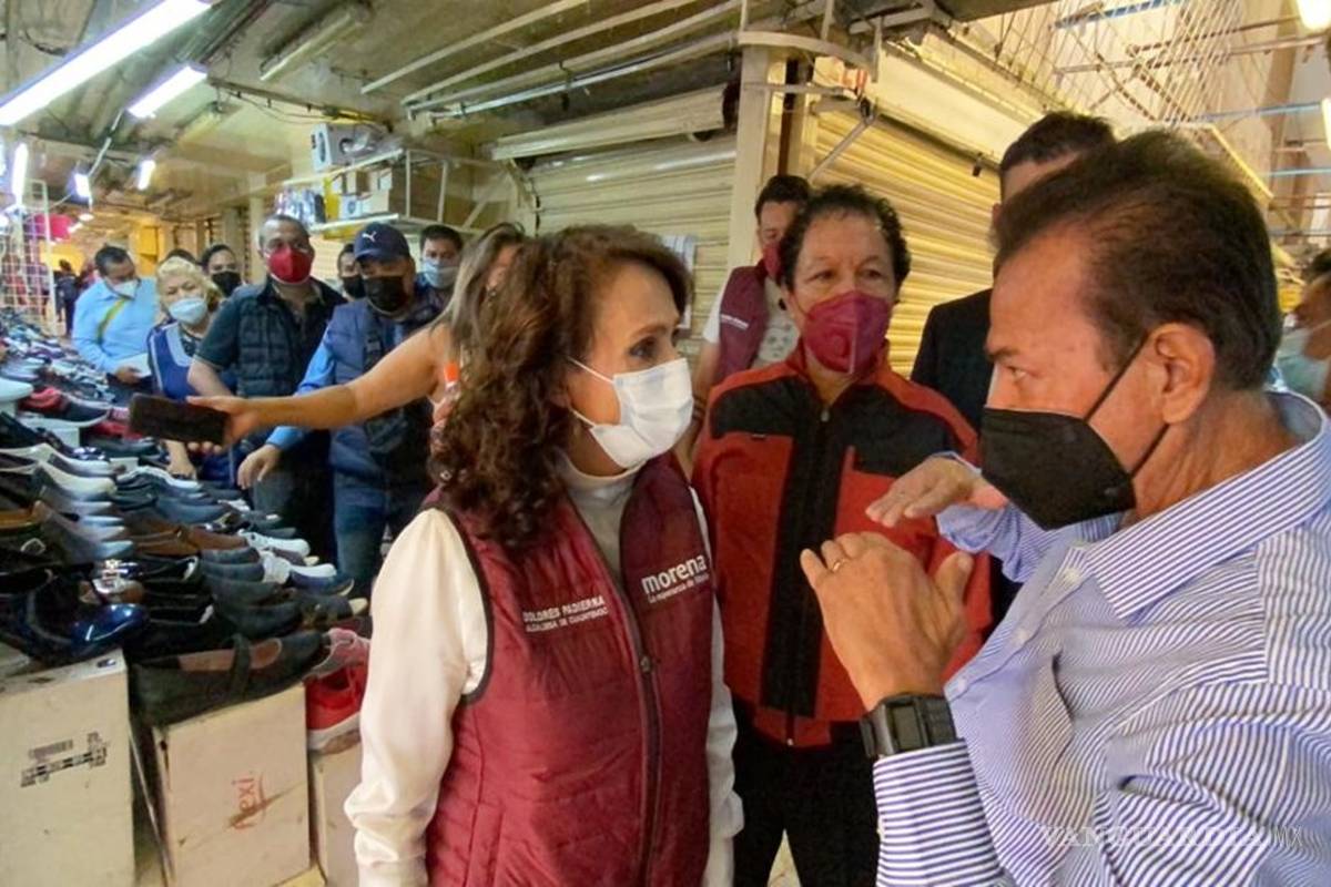 Comerciantes de República de El Salvador reciben con aplausos a Dolores Padierna